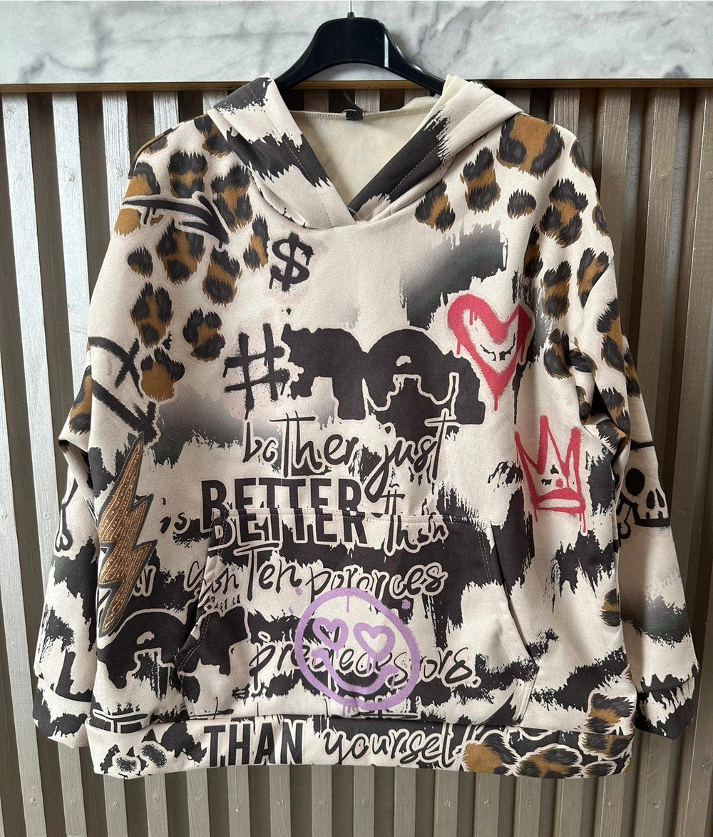 L847 | Loowie Edgy Animal Print & Graffiti Sweatshirt Hoodie | Beige |One Sz S-L